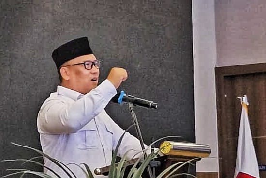 Ketua DPC Gerindra Kota Batam, yang juga Wakil Gubernur Kepri, Nyanyang Haris Pratamura