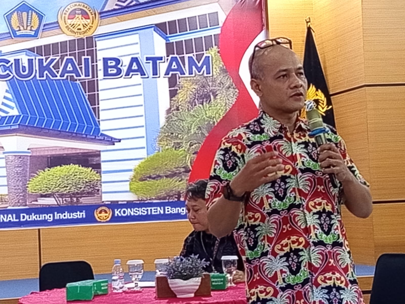 Kepala Bidang Bimbingan Kepatuhan dan Layanan Informasi KPU Bea Cukai Batam, Setiawan Rosyidi,