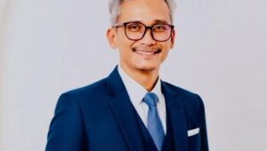 Ketua Ikatan Sarjana Ekonomi Indonesia (ISEI) Cabang Batam yang juga Dosen Universitas Internasional Batam, Dr. Suyono Saputra