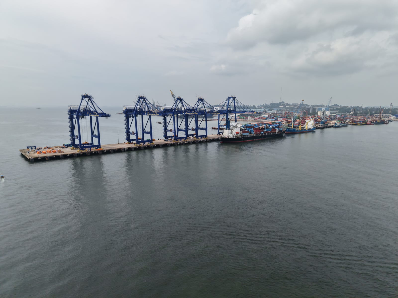 Pelabuhan Terminal Peti Kemas Batu Ampar